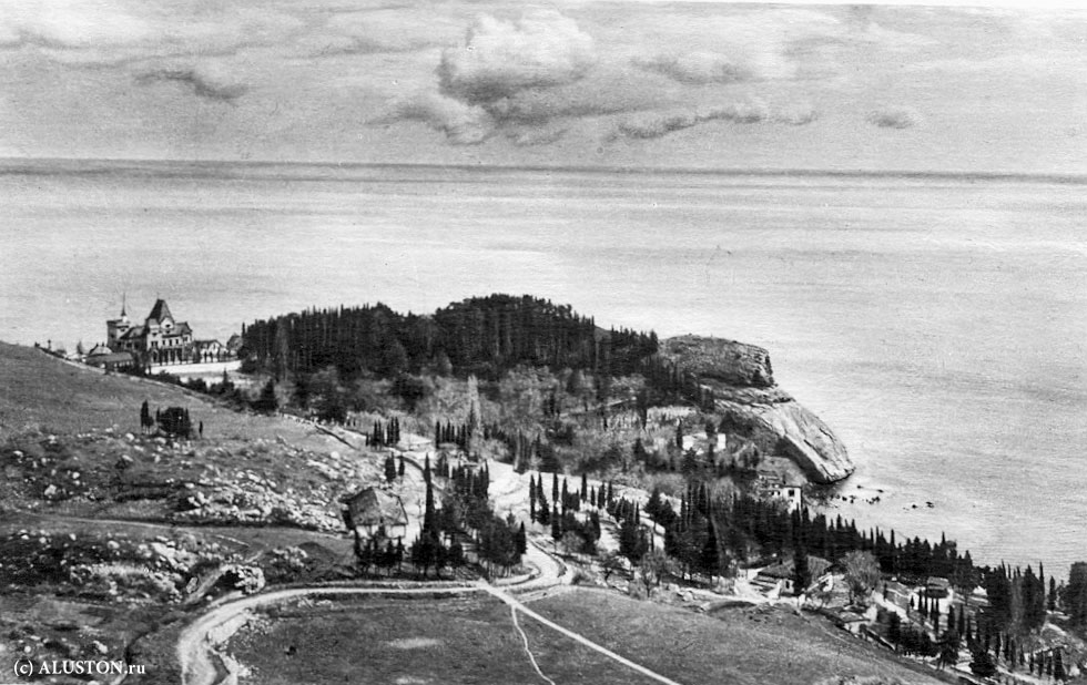 Кучук-Ламбат. Исчезнувшее село в городском округе Алушта Республики Крым, располагавшееся на месте современного посёлка Утёс.